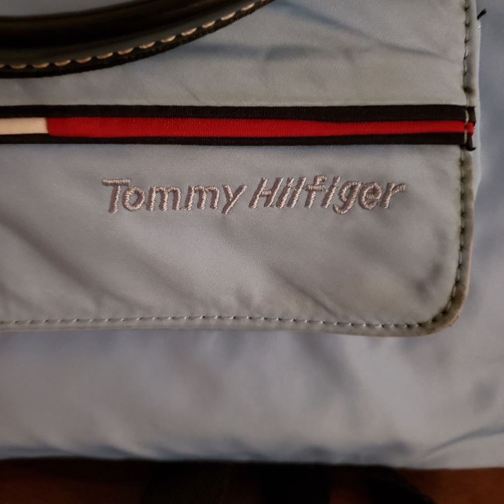 SALE 7 FOR $20 Tommy Hilfiger Crossbody Purse - Picture 6 of 6